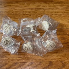 Cabinet Knobs 6 Pcs With Screws Ivory/ Gold New