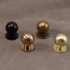 Paquete 10 tiradores y pomos latón antiguo armarios y cajones estilo vintage.