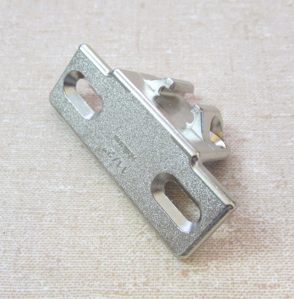 New BLUM 1-1/2″ OL Plate, Edge-Mount for COMPACT 33 110º Hinge, 130.115-01.02
