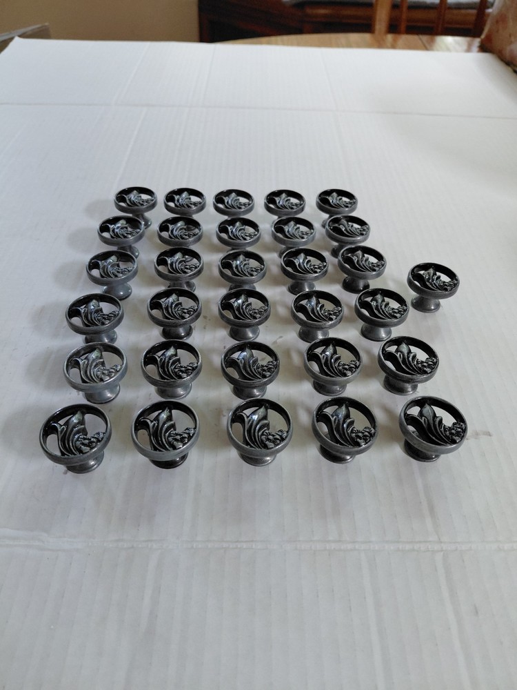 LOT OF 31 PEWTER FLORAL DESIGN DRAWER PULL KBC2004-52247 1 1/8″ OD