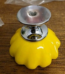 6PCS Vintage Floral Daisy Ceramic Dresser Drawer Knobs Elegant Cabinet Yellow