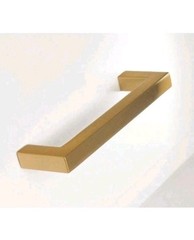 6 Pack #2500-96 CKP Brand 4-1/8″ long, 3-3/4″ Center, Essex Pull, Amber Gold