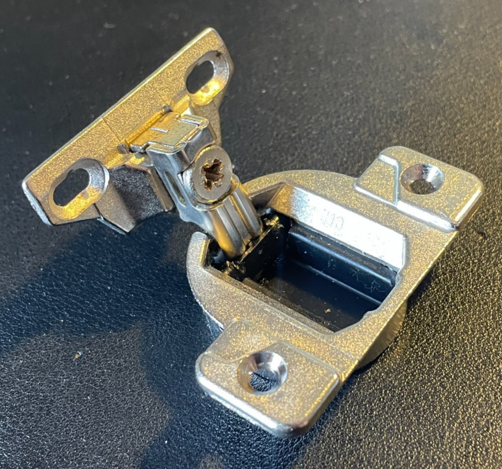 BLUM 110° Plate 133.024-01 (1-3/8″) w/ Self Close Compact Hinge 30.310-11.02