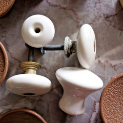 Lot Of 25 Odd Lot Crafter Knobs Pulls, Plastic, Wood, Porcelain AS IS