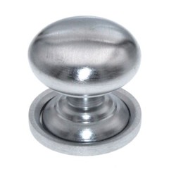 Ultra Designer’s Edge Satin Chrome 1 1/8″ Knob 1 1/4″ Round Backplate 41654R1