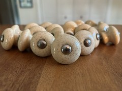 20 Vintage Oatmeal/ Off-White & Tan Speckle Ceramic Drawer Pulls w/Chrome 1-1/2″