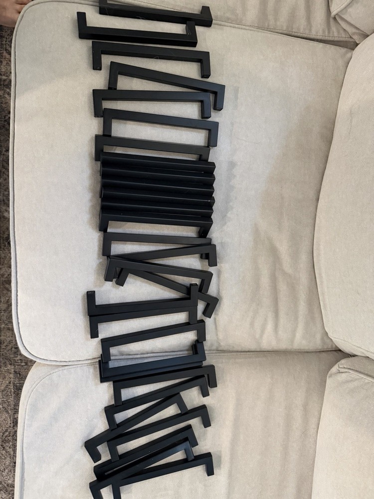 Matte Black Metal Modern Bar Pull Handles Cabinet/Drawer