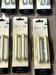 Lot of Mainstays 2 Pulls per pack white total handles 14 Brand New