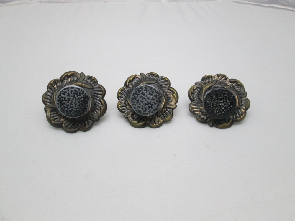Lot x 3 Vintage Drawer Cabinet Pulls Metal Finish Floral Design 2.25″ Diameter