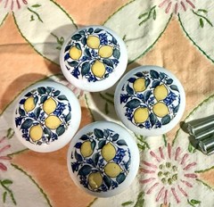 SET/4 Cabinet Knobs CERAMIC LEMON-themed Tuscan -Style EUC W/Screws