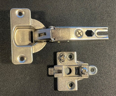 MEPLA Hinge 674.329.53.00, Full Overlay, Self-Closing w/ 592.293 9.7.0 0 plate
