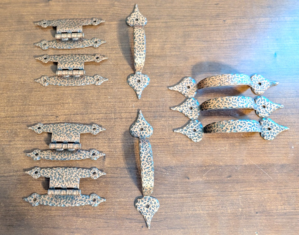 Vtg Hammered Copper 5 Cabinet Drawer Pulls 4 Surface Mount Hinges No Screws EC