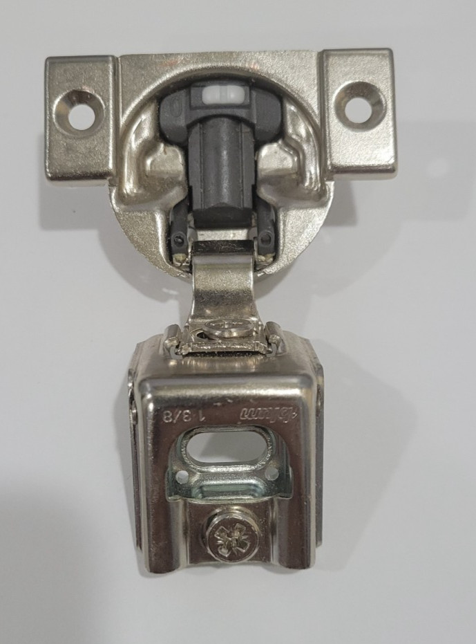 NEW Blum 39C Cabinet Hinge, 1-3/8″ overlay, Soft Close Blumotion, 39C355B.22
