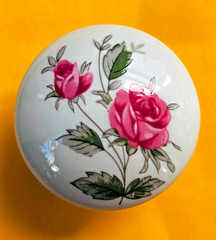 6 x Vintage White Ceramic with Pink Rose 1-1/4″ Knob Drawer Pull + Mount Screws