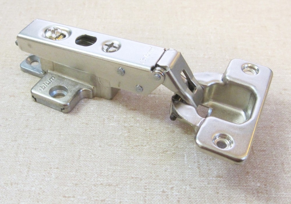 Hard To Find BLUM CABINET HINGE (84.555-01A) w/ Clip-On Plate (175H719-02)