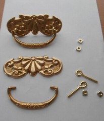 Lot of 2 Vintage Gold Tone Heavy Metal Drawer Cabinet Pulls Handles Nice Design