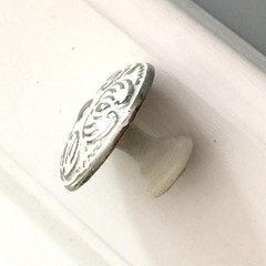 White and cabinet button, 1.14 ” flat
