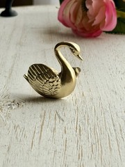 Golden Metal Swan Knob Swan Drawer Cabinet Pulls Swan Decor Shabby Chic VTG