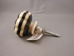 NOS Vtg Brown & Tan Flower 1.5″ x 1″ Drawer Pull Know Plastic