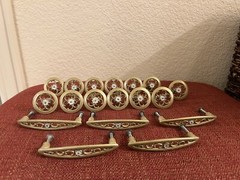 18 VINTAGE DRAWER PULLS / CABINET KNOBS JAPAN Gold Tone Cream Flowers