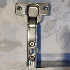Mepla 130° Clip Cabinet Hinge 358 B & Mounting Plate Overlay Self-Closing Screws