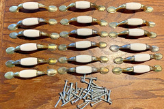 18 Vtg Ivory Porcelain & Brass Drawer Handles Kitchen Bath Cabinet Pull Hardware