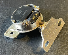 BLUM 110° Plate 133.024-01 (1-3/8″) w/ Self Close Compact Hinge 30.310-11.02