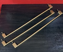 3 TOP KNOB – PRINCETONIAN – M2417 Bar Pulls 18-7/8″ C2C – Honey Bronze