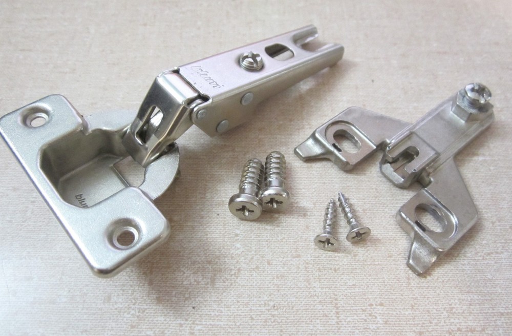 BLUM Hinge 84.555-01 A1 w/ Slide-On Plate 198.860-01 22 (Matches 198.660-01.22)