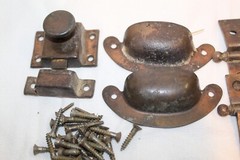 Lot of 4 VTG Copper Tone Cabinet Door Hinges ~ 2 Cabinet Pulls ~ 1 Lock ~ Screws