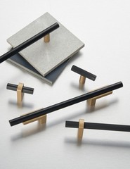 Alno A2902 Vita Bella 1-3/4″ Modern Knurled Industrial “T” Bar – Champagne