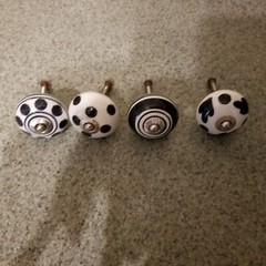Lot of 4 Vintage Ceramic Blue and White Drawer knobs Door Pulls 1-3/4″ diameter