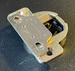 BLUM 110° Plate 133.024-01 (1-3/8″) w/ Self Close Compact Hinge 30.310-11.02