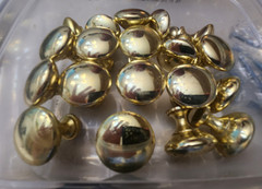 19 ROUND 1″ DIAMETER X 1″ LONG CABINET KNOBS USED