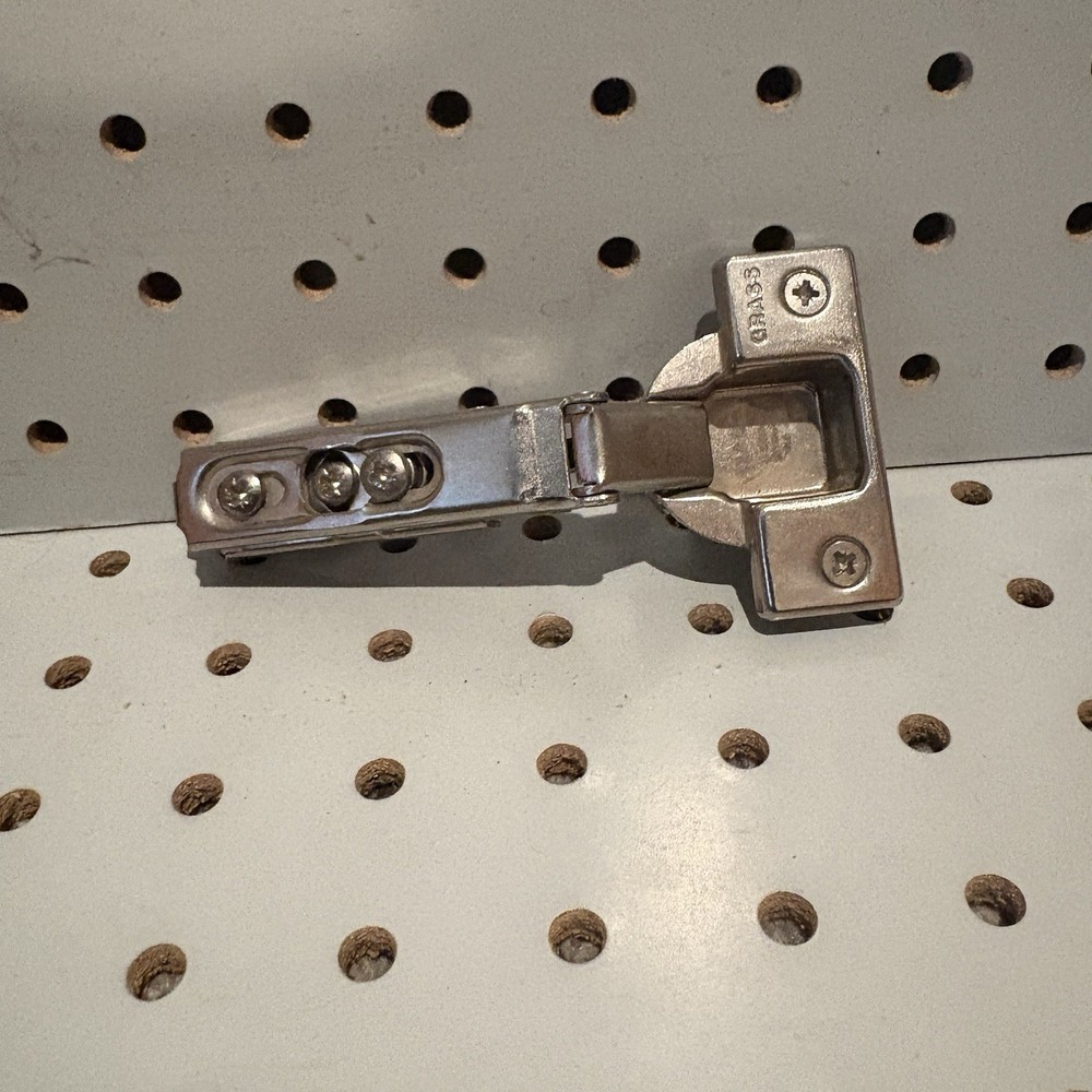 Grass 1006-30 Cabinet Hinge 120° Snap Clip On – Self Close – Full Overlay NEW
