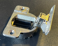 BLUM 110° Plate 133.024-01 (1-3/8″) w/ Self Close Compact Hinge 30.310-11.02