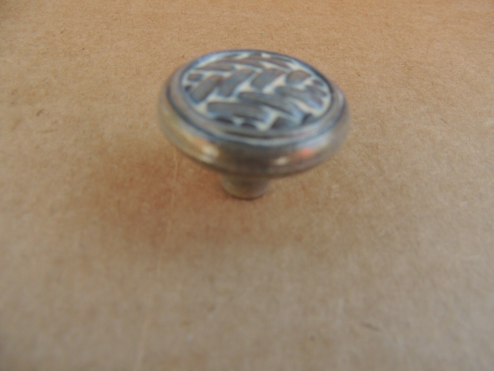 25 New Belwith Blonde Antique Finish Round Knobs Furniture/Cabinet Hardware #C04