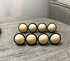 Ivory Cabinet Drawer or Door Knobs Kitchen Bedroom Dining Excellent Condition
