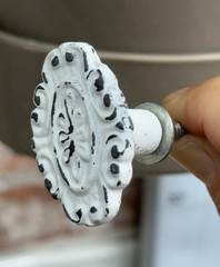 2 Shabby Chic White Cast Iron Metal Oval Knobs Pulls Cabinet Furniture Hardware
