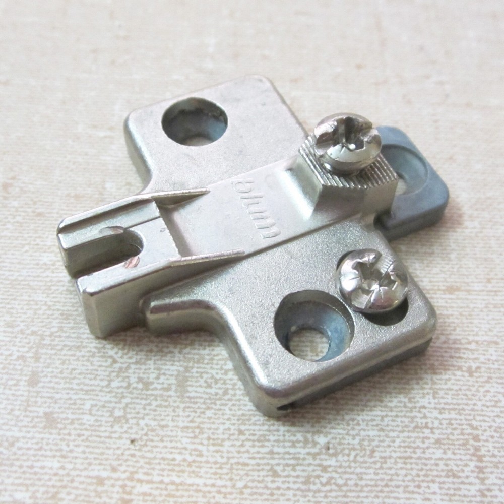 Blum #710 Mounting Plate, 195.H 710, Screw-On, For 3/4″ Overlay 195H710-02, 0mm