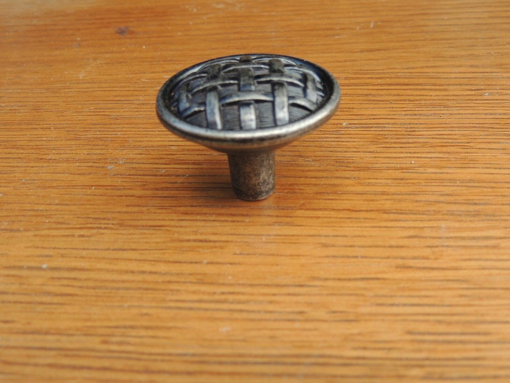 8 New Distressed Pewter Finish Door/Drawer Knobs Furniture/Cabinet Hardware 7174