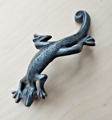 Vintage Lizard Gecko Pewter Drawer Pull 3″ Center 4 1/4″ Length