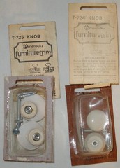 VINTAGE WHITE GLASS PORCELAIN PULL DOOR KNOBS