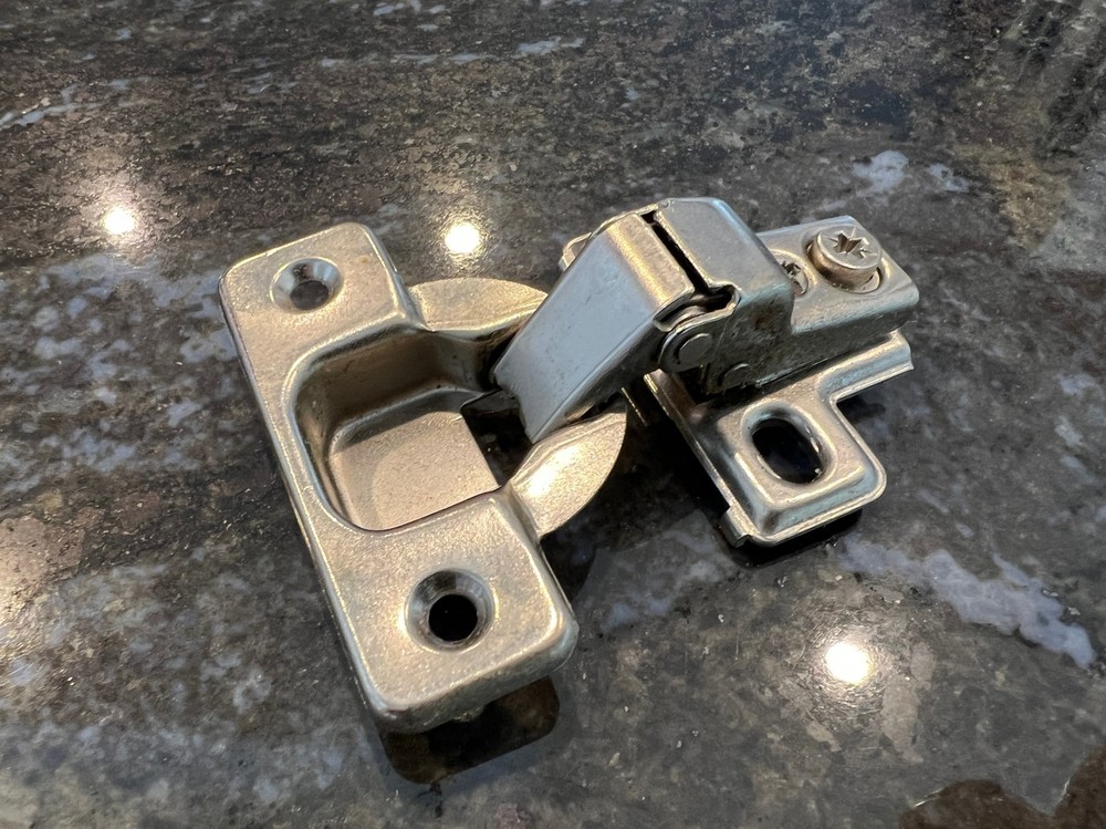 DTC Liberty 105° Euro Cabinet Hinges w/ Plates 1/2″ Overlay – Lightly Used