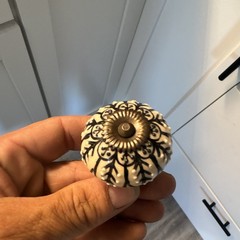 Set of 4 White Black Floral Ceramic Cabinet Knobs Antique Bronze Base 1.5in