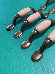 Lot of 8 Vintage Cream Beige Porcelain & Brass Cabinet Drawer Pull 3″ COC 17578