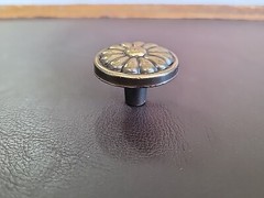 Hickory Hardware Newport Windsor Antique 1 1/4″ Flower Cabinet Knob P531-WA