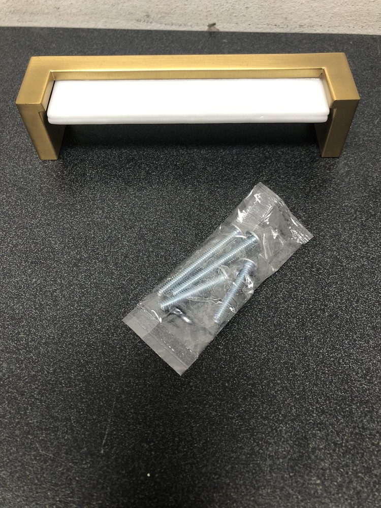 Sietto P-1801-SB Skyline 5″ Center to Center Cabinet Pull in White Glass – Satin