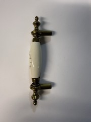 Belwith Hickory Kitchen Cabinet Pull English Cozy White Flower P64WF (81)