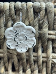 2 Matte-White Cast Iron Metal Flower Knob Drawer Pull Cabinet Furniture Hardware